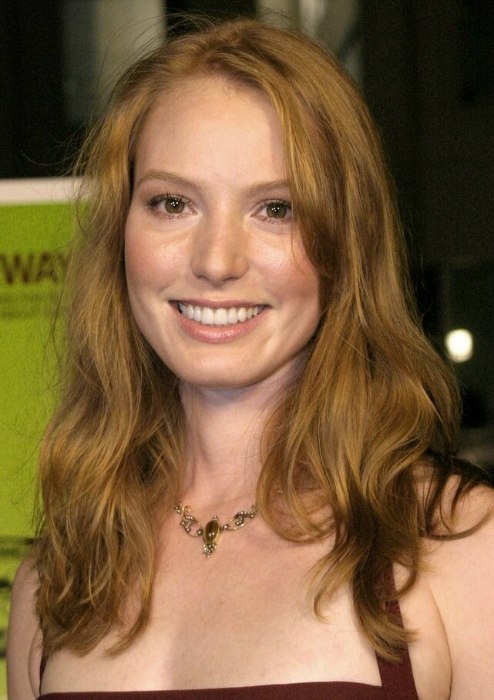 Alicia Witt Easy And Natural Below The Shoulders