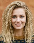 Long, crimped hair