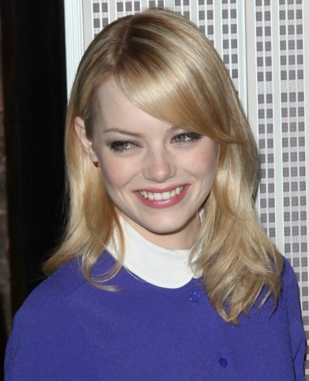 Emma Stone's casual long hairstyle for a fun night out Curved fringe