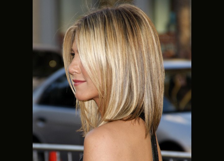 Jennifer Aniston wearing her hair short and angled along the sides
