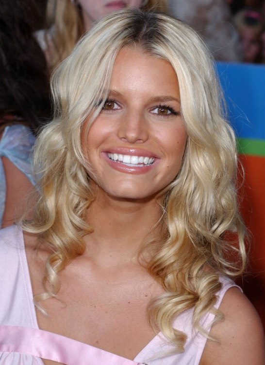 Jessica Simpson Naturally Looking Long Hair With Curls And Spirals