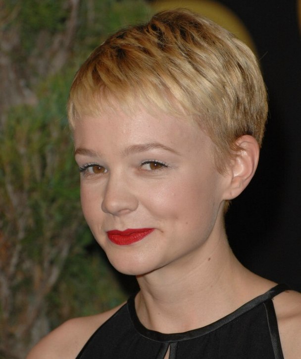 Carey Mulligan's new blonde pixie haircut with high bangs
