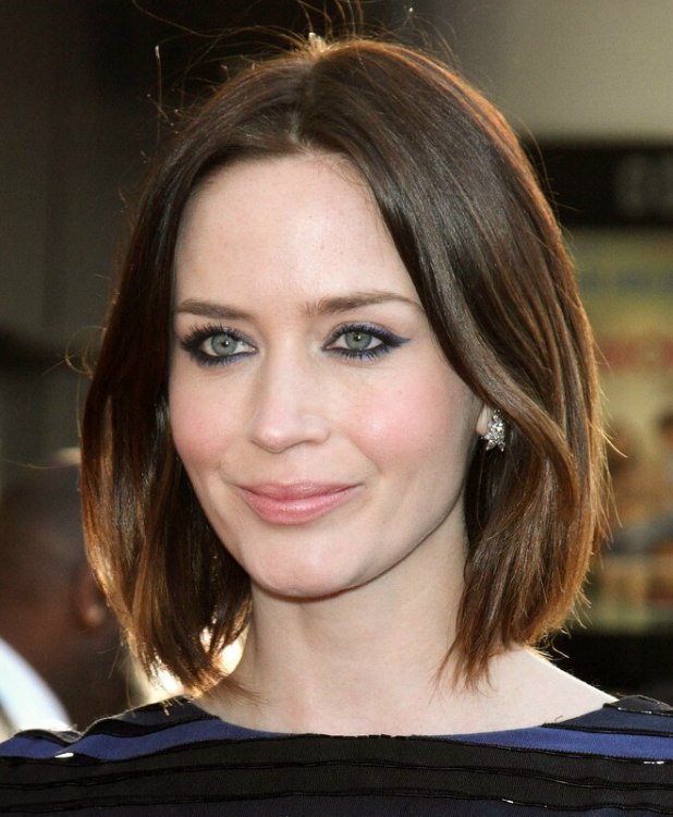 Emily Blunt's bob with a shallow angle