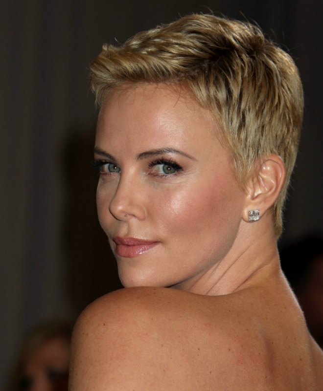 Charlize Theron Short Hair Pictures