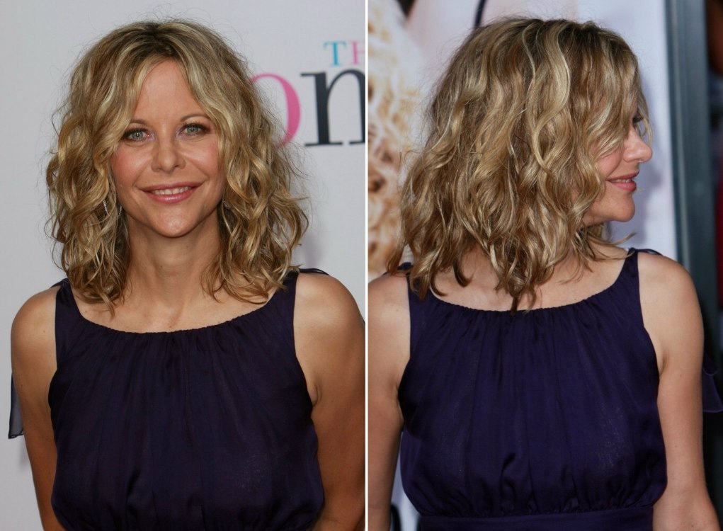 Meg Ryan with hair touching the shoulders