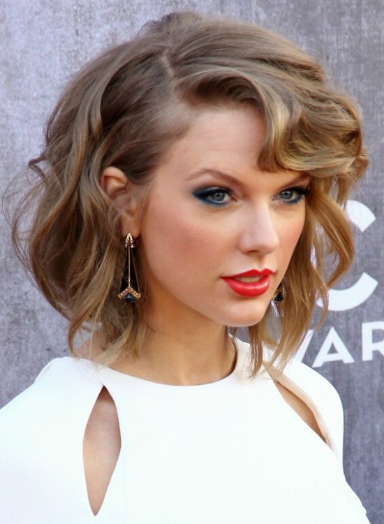Aggregate more than 90 taylor swift side hairstyles super hot - in ...