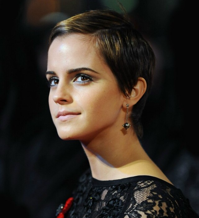 Emma Watson S Pixie Haircut With Sophistication And Slicked Over Bangs