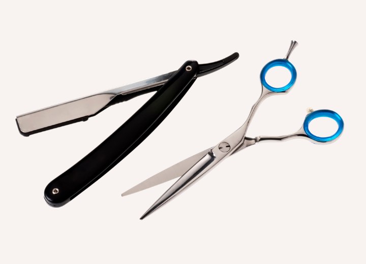 Rasiermesser und Schere eines Friseurs