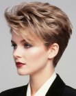 Kurzes Haar im Stil der 80er