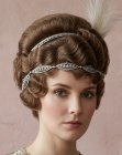 Chignon avec ondulations au doigt