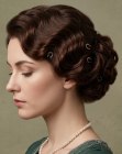 Chignon aux ondulations douces