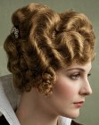 Coiffure volumineuse de 1915