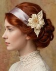 Chignon romantique pour cheveux roux