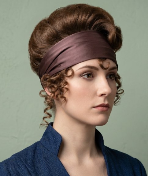 Chignon de 1919 avec bandeau en satin
