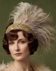 Chignon vintage orné de plumes