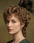Chignon haut avec boucles
