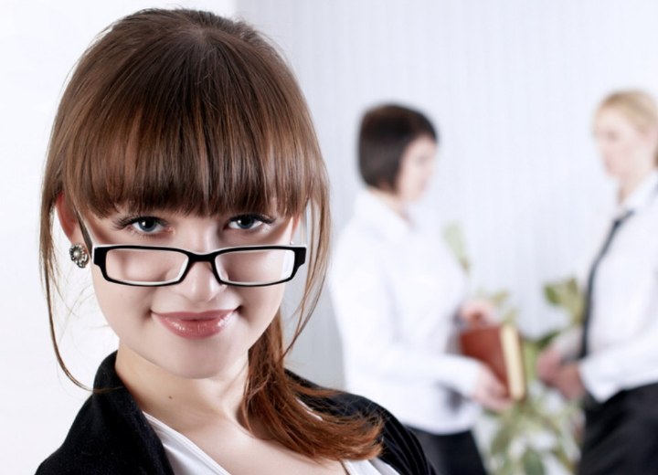 Femme aux cheveux enfantins