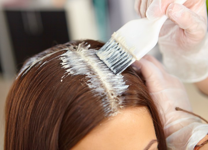 La coloration des racines des cheveux