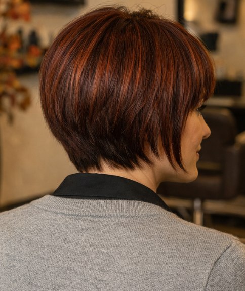 Bob avec la nuque coup&eacute;e tr&egrave;s courte