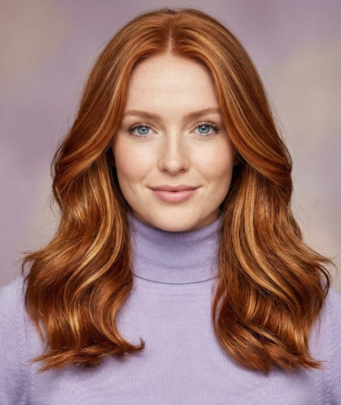 Cheveux cuivr&eacute;s romantiques, sous les &eacute;paules