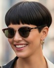 coupe bol avec frange droite