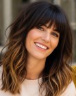 Cheveux longs et décoiffés