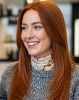 Cheveux longs et lisses roux