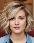 Carré blond décoiffé