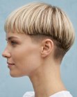 Coupe au bol blonde