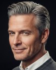 Coupe nette pour hommes aux cheveux gris