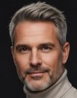 Coupe courte pour hommes aux cheveux gris