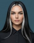 Cheveux longs noirs avec des m&egrave;ches blanches