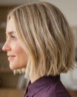 Carr&eacute; avec une allure naturelle et l&eacute;g&egrave;re