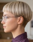 Coiffure courte remarquable