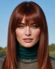 Cheveux longs associés à un col roulé