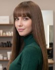 Cheveux bruns classiques très longs