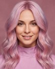 Cheveux longs roses