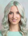Cheveux avec combinaison de blond et vert menthe