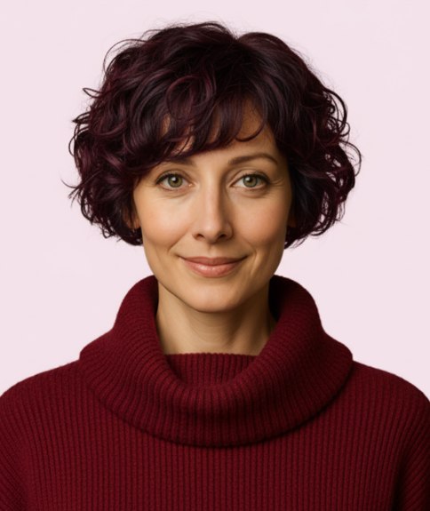 Cheveux bruns courts avec d&eacute;grad&eacute; formant une silhouette arrondie