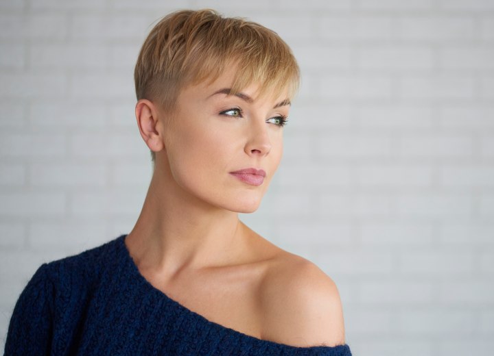 Short pixie haircut for 40 plus women