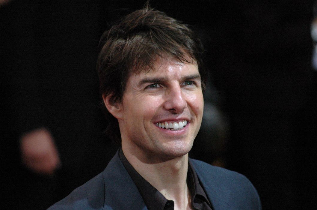 Tom Cruise With Short Hairs  फट शयर
