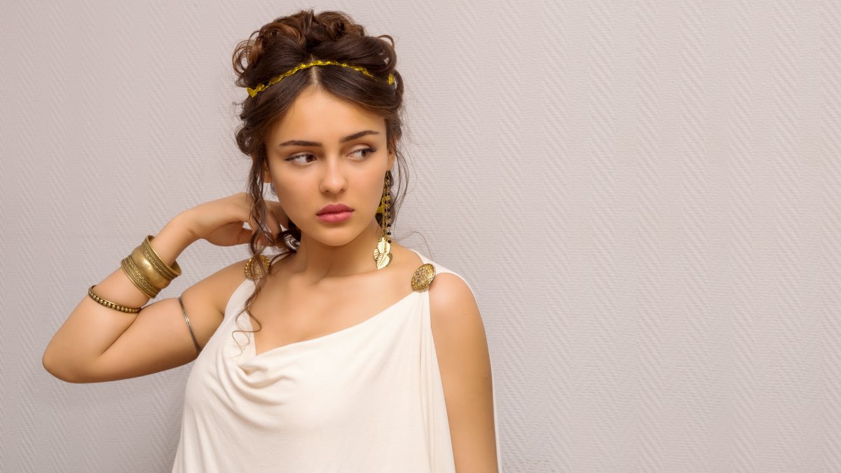 Ancient Greek hair style Up do loose twists  Greek hair Ancient greek  dress Ancient greek hair