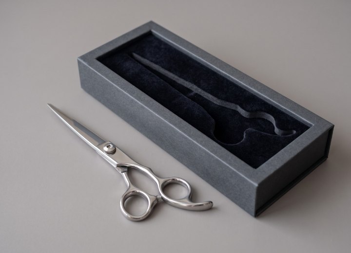 New haircutting scissors