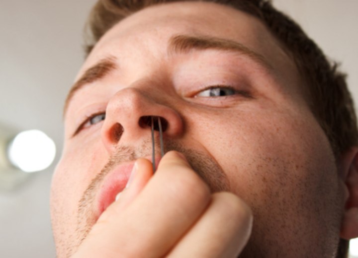 easy way to remove nose hair