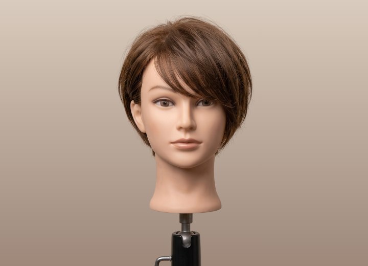 Short hairstyle for women with a pointy nose