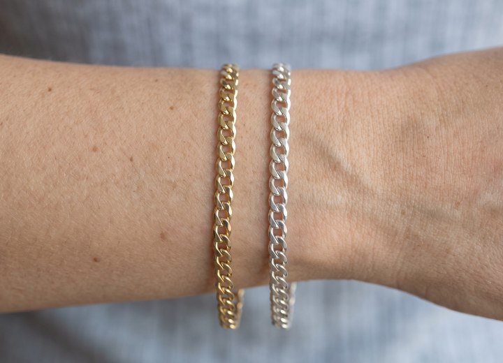 Jewelry test to find you skin's undertone