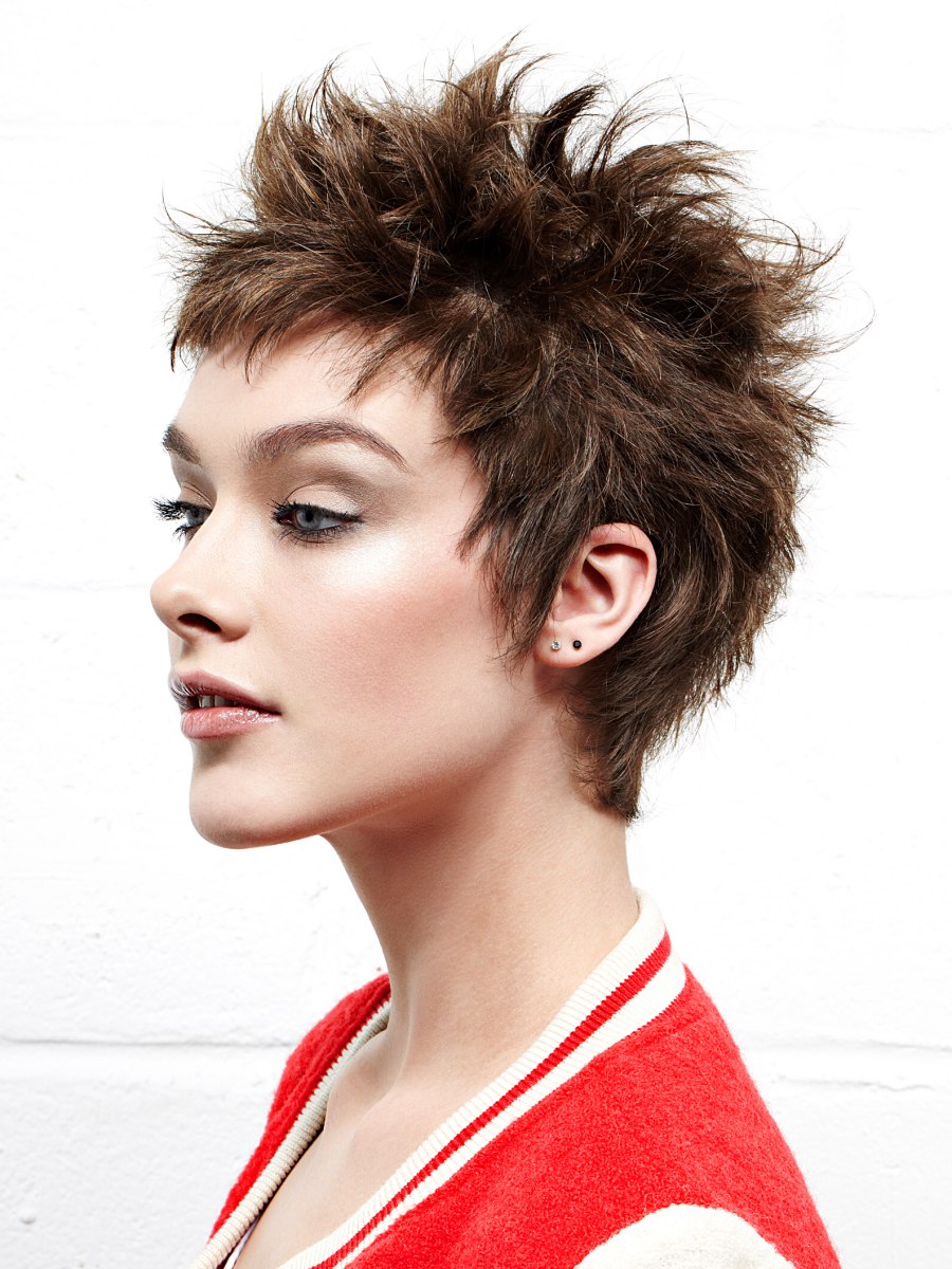 Playful short haircut for women, with spikes and inspired by punk